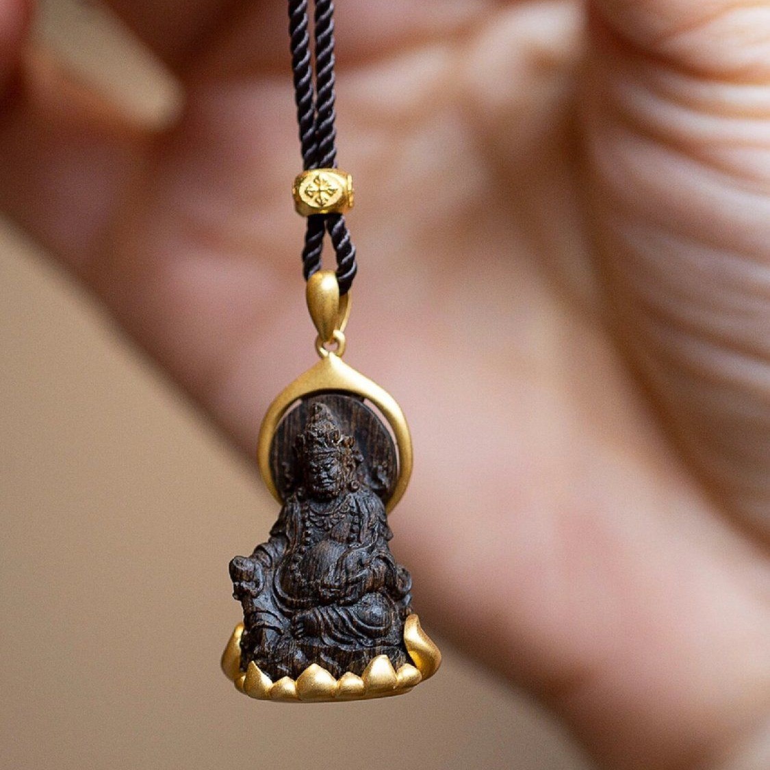 Ethnic Fashion Meaning - Colgante del Dios de la Riqueza