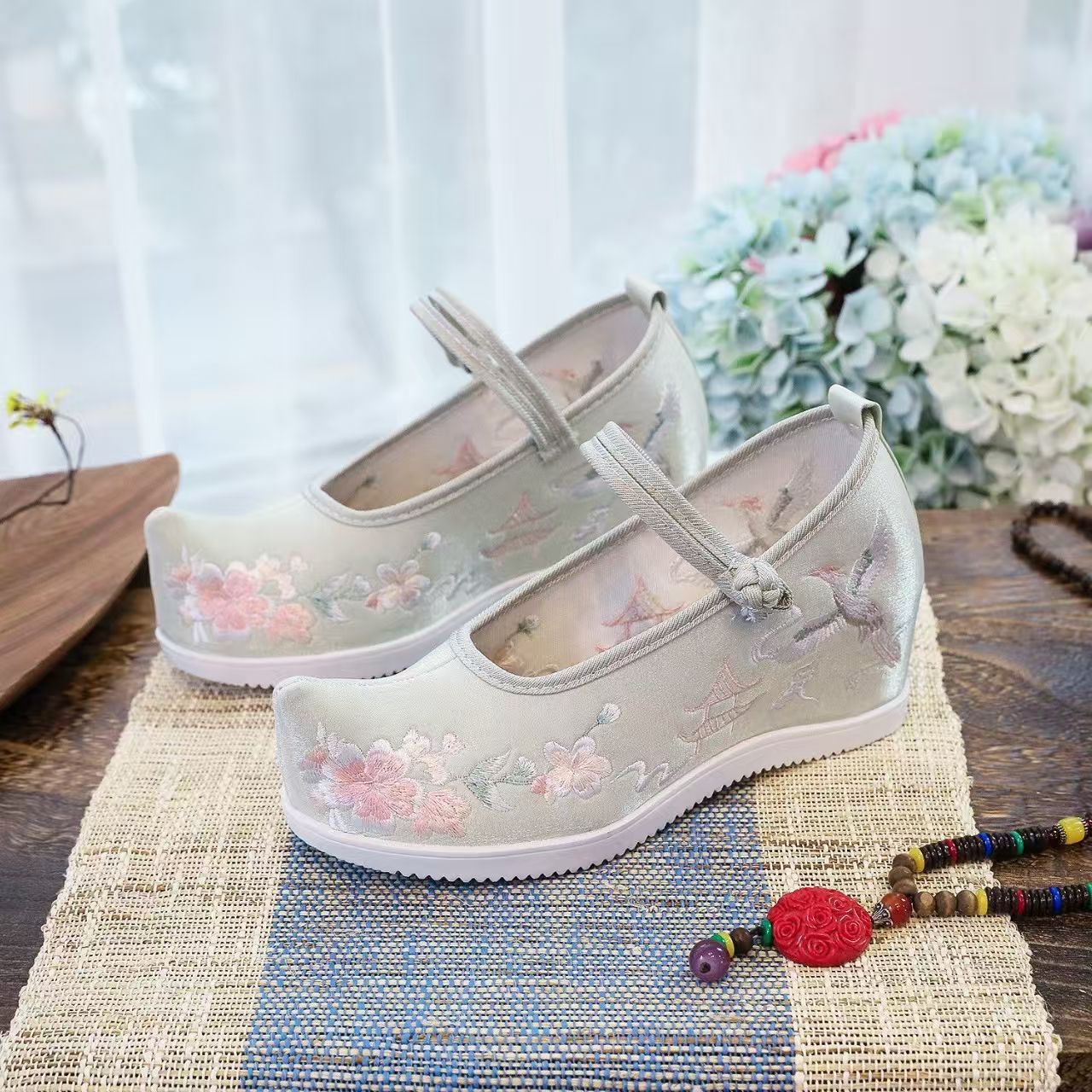 Zapatos bordados internos aume - Ethnic Style reseña y precio