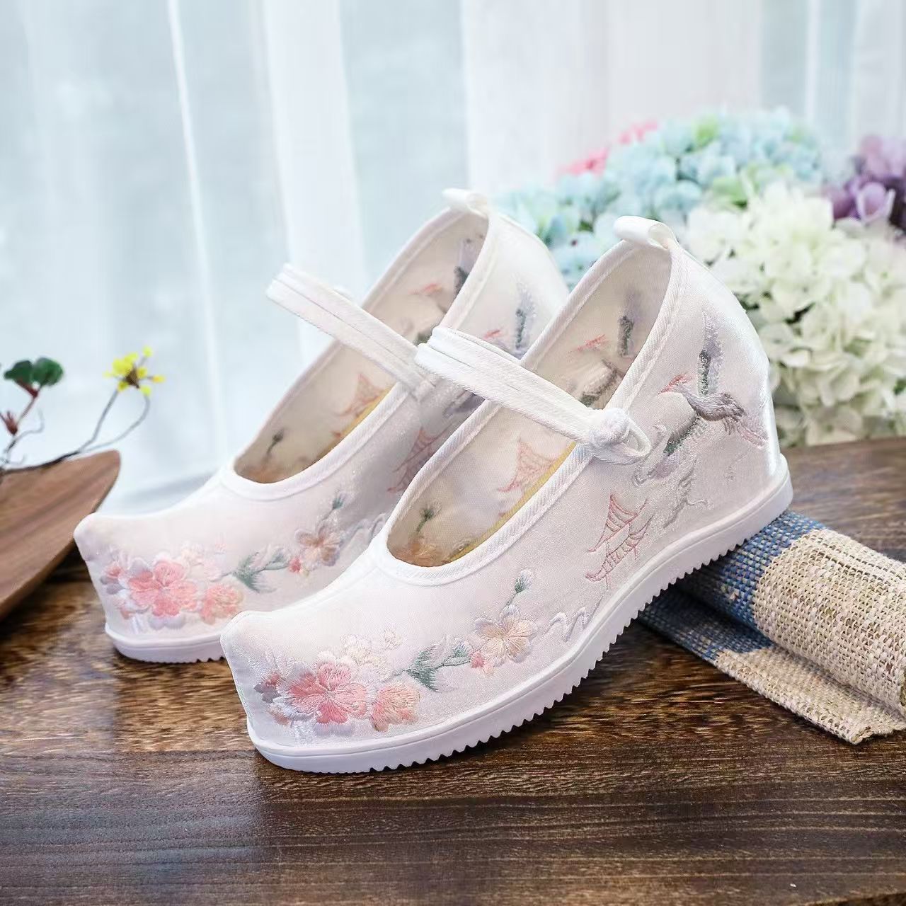 Zapatos bordados internos aume - Ethnic Style reseña y precio