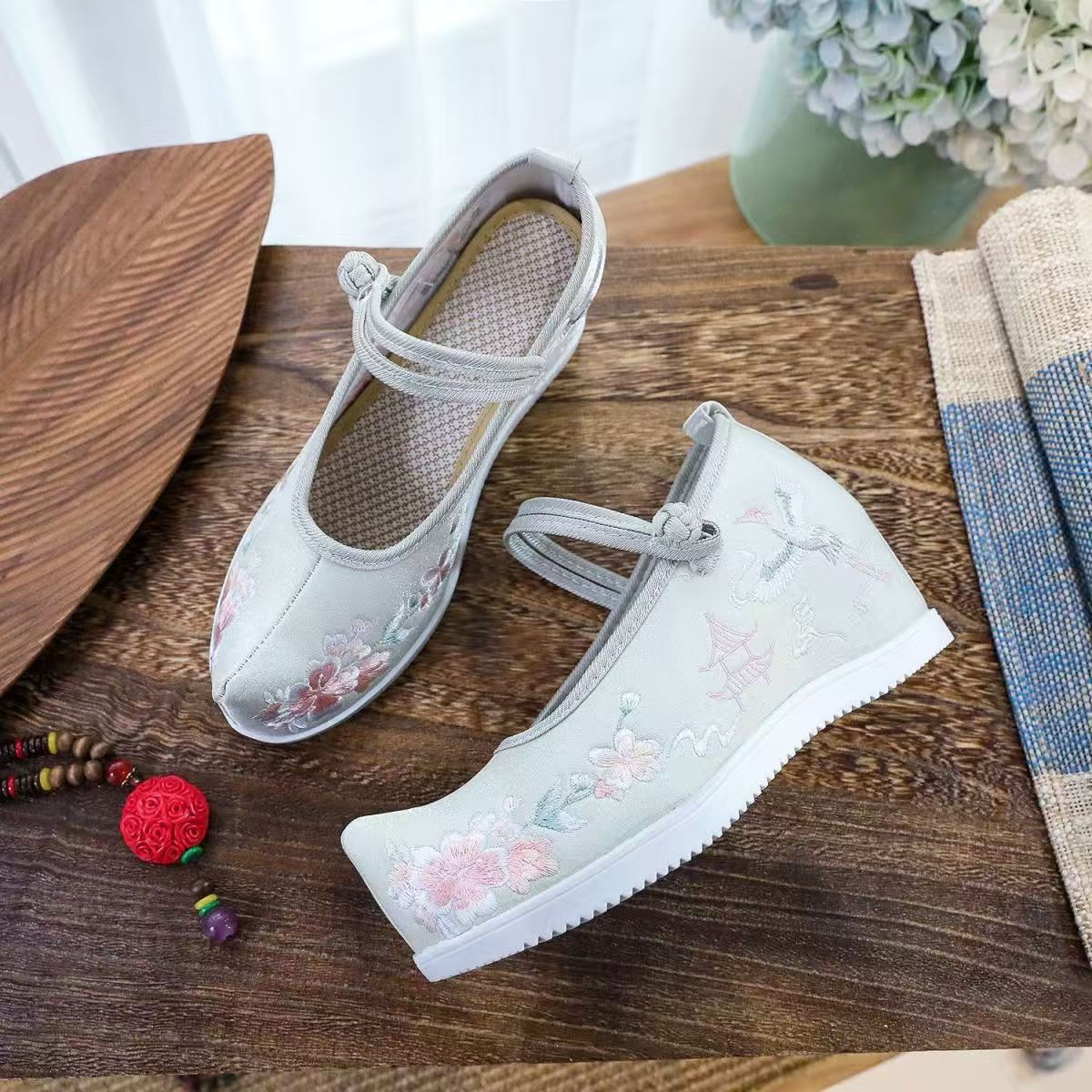 Zapatos bordados internos aume - Ethnic Style reseña y precio
